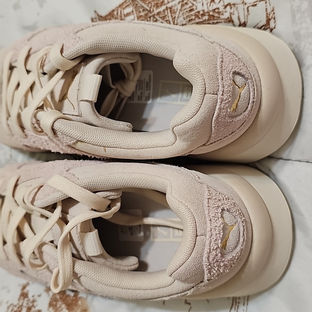 Puma - Picture 3 of 5